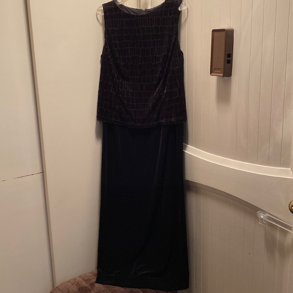 Black special occasion dress sz 18, long velvet material